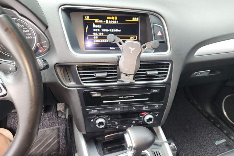 Used Audi Q5 2013 45 TFSI quattro Sport Edition Audio And AC Panel