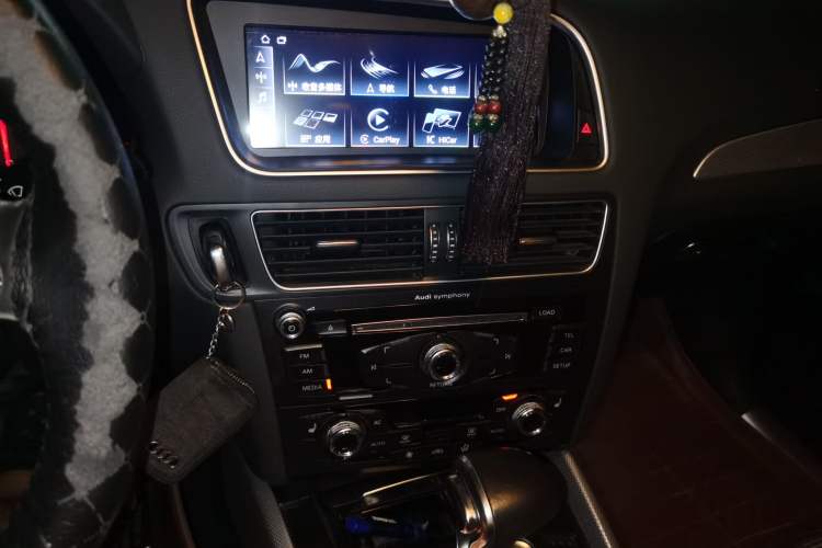 Used Audi Q5 2013 40 TFSI Technology Edition Audio And AC Panel