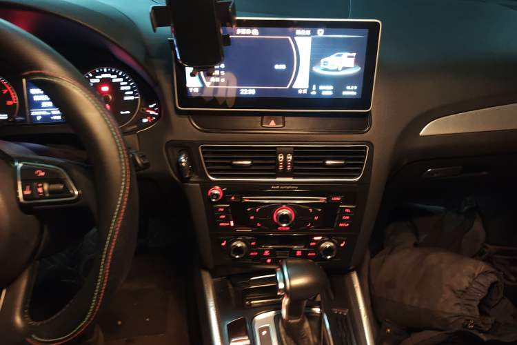 Used Audi Q5 2013 40 TFSI Technology Edition Audio And AC Panel