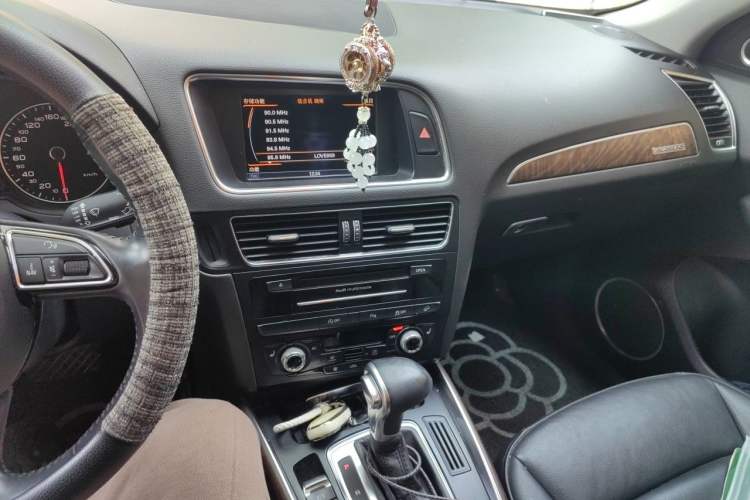 Used Audi Q5 2013 40 TFSI Comfort Edition Audio And AC Panel