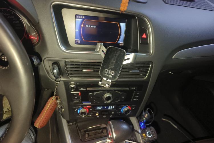 Used Audi Q5 2013 40 TFSI Technology Edition Audio And AC Panel