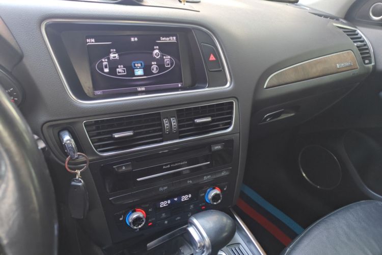Used Audi Q5 2013 40 TFSI Comfort Edition Audio And AC Panel