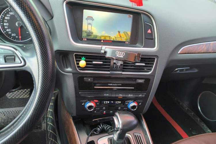 Used Audi Q5 2013 40 TFSI Comfort Edition Audio And AC Panel
