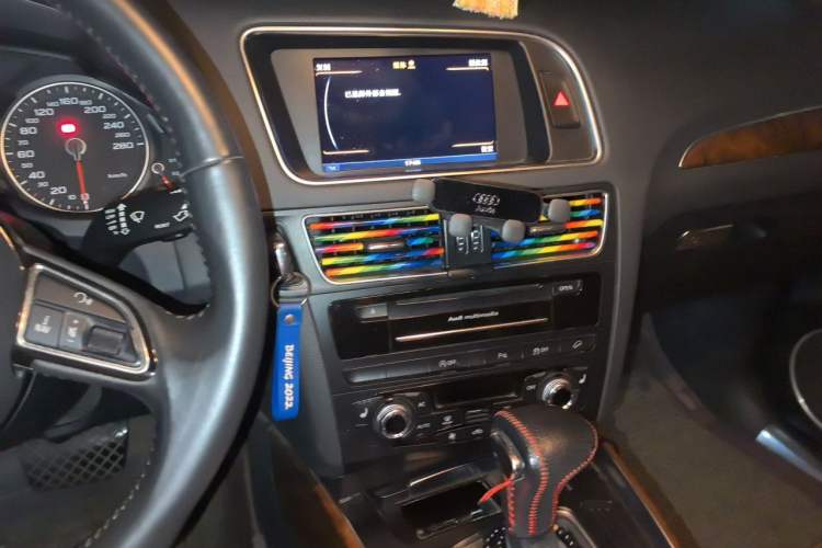 Used Audi Q5 2013 40 TFSI Comfort Edition Audio And AC Panel