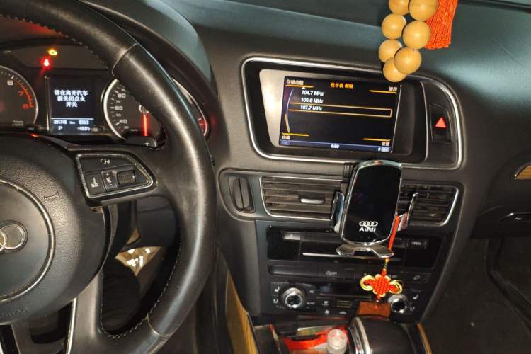 Used Audi Q5 2013 40 TFSI Technology Edition Audio And AC Panel