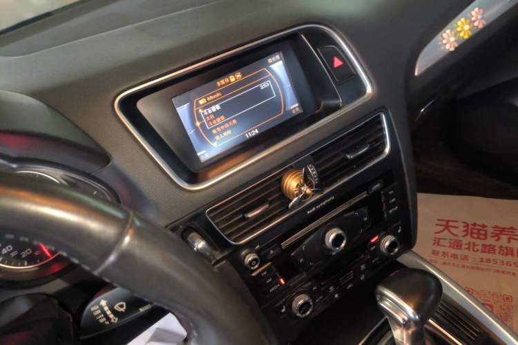 Used Audi Q5 2013 40 TFSI Technology Edition Audio And AC Panel
