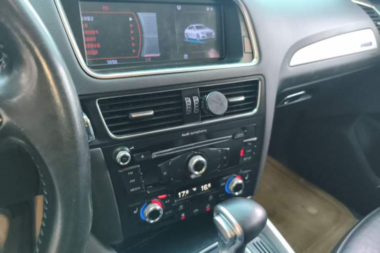 Used Audi Q5 2013 40 TFSI Technology Edition Audio And AC Panel