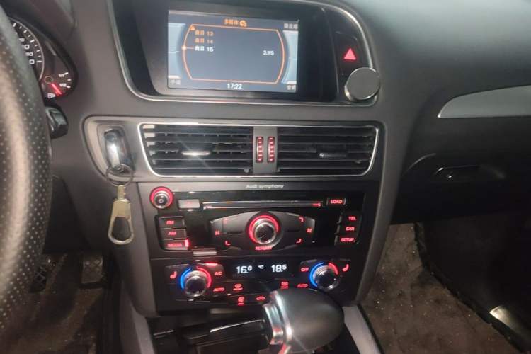 Used Audi Q5 2013 40 TFSI Technology Edition Audio And AC Panel