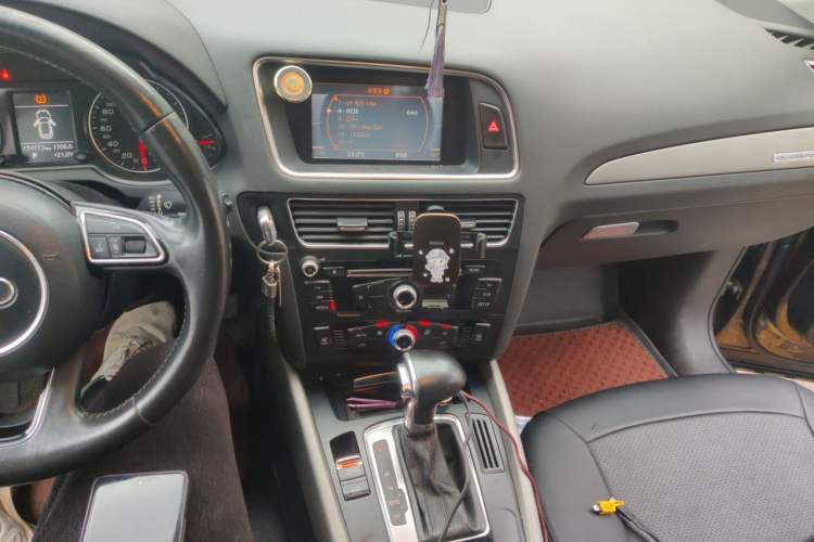 Used Audi Q5 2013 40 TFSI Technology Edition Audio And AC Panel
