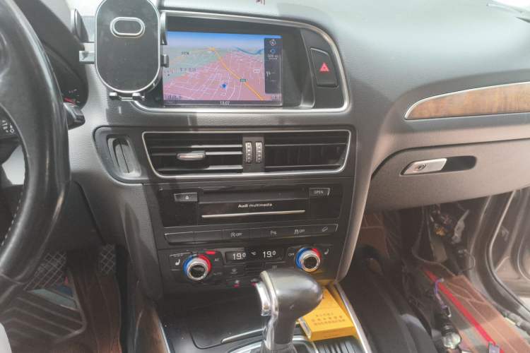 Used Audi Q5 2013 40 TFSI Comfort Edition Audio And AC Panel