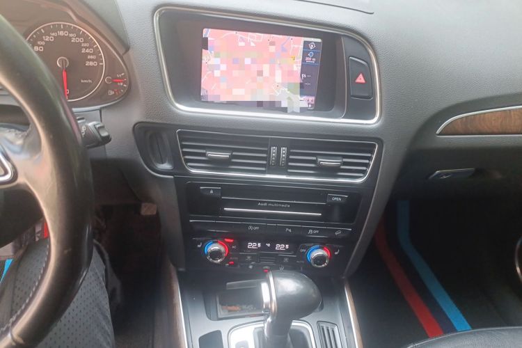 Used Audi Q5 2013 40 TFSI Comfort Edition Audio And AC Panel