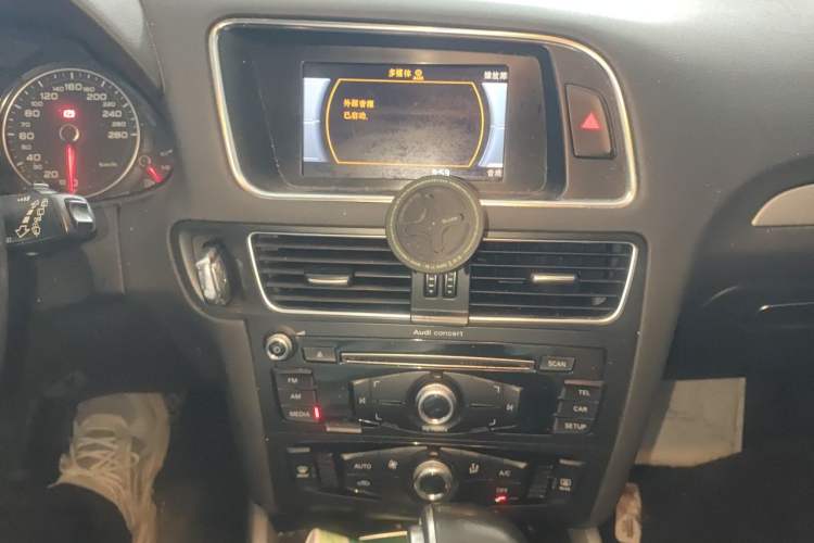 Used Audi Q5 2013 40 TFSI Ambition Audio And AC Panel