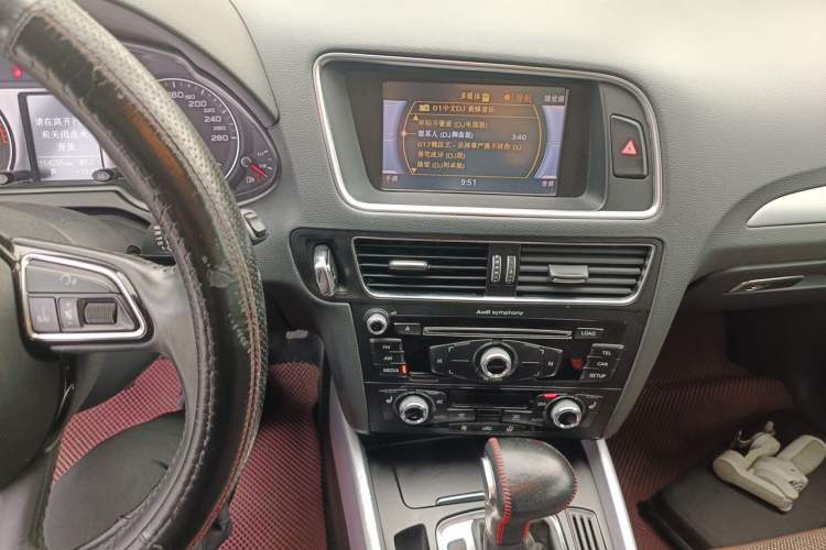 Used Audi Q5 2013 40 TFSI Technology Edition Audio And AC Panel