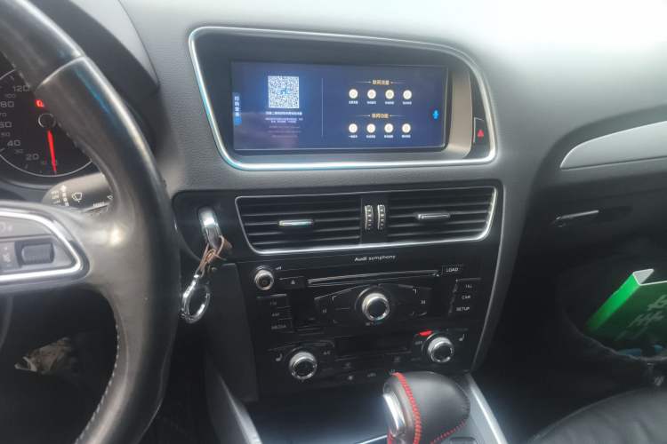Used Audi Q5 2013 40 TFSI Technology Edition Audio And AC Panel