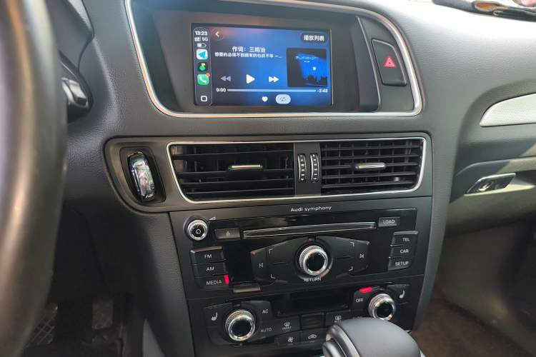 Used Audi Q5 2013 40 TFSI Technology Edition Audio And AC Panel