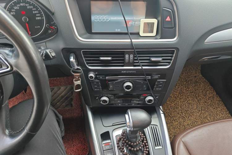 Used Audi Q5 2013 40 TFSI Technology Edition Audio And AC Panel