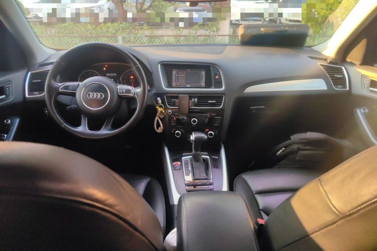 Used Audi Q5 2013 40 TFSI Technology Edition Center Console