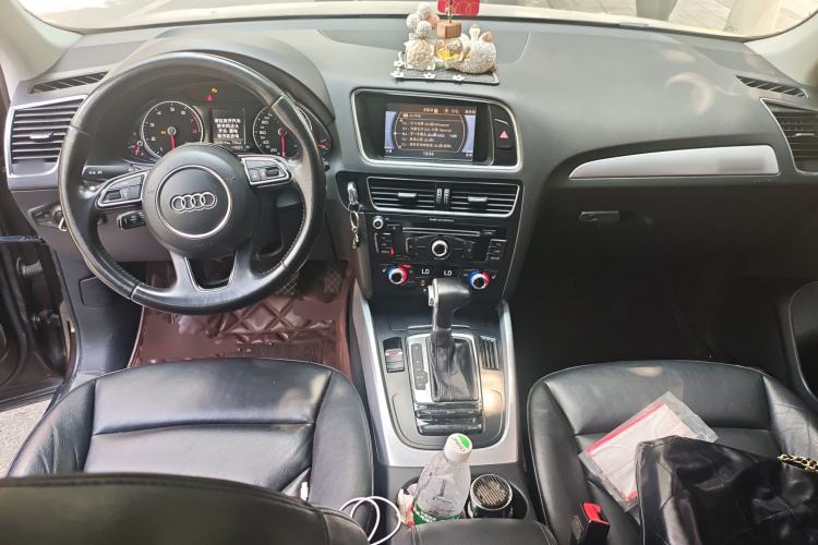 Used Audi Q5 2013 40 TFSI Technology Edition Center Console