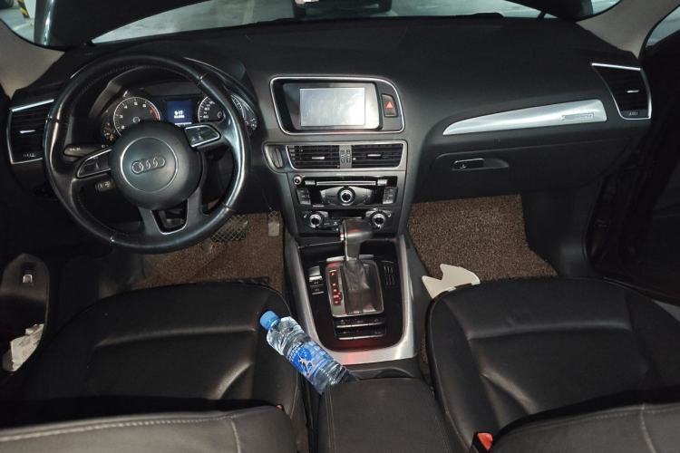 Used Audi Q5 2013 40 TFSI Technology Edition Center Console