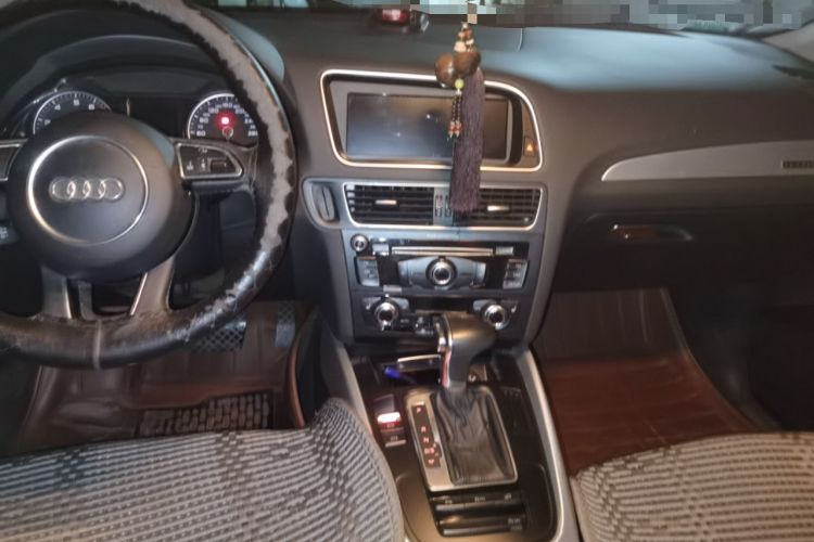 Used Audi Q5 2013 40 TFSI Technology Edition Center Console