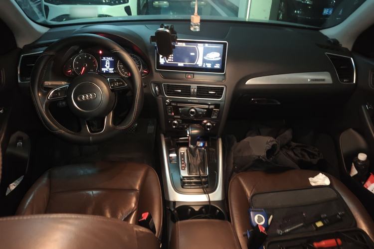 Used Audi Q5 2013 40 TFSI Technology Edition Center Console