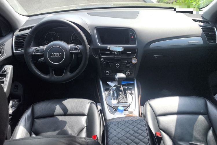 Used Audi Q5 2013 40 TFSI Technology Edition Center Console