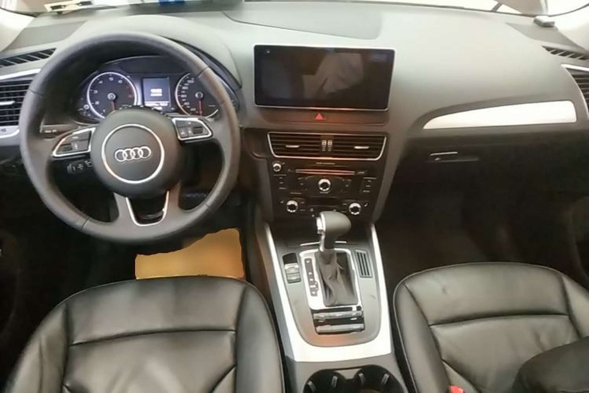 Used Audi Q5 2013 40 TFSI Technology Edition Center Console