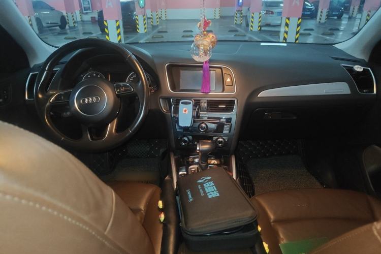 Used Audi Q5 2013 40 TFSI Technology Edition Center Console