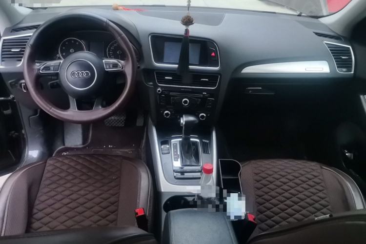 Used Audi Q5 2013 40 TFSI Technology Edition Center Console