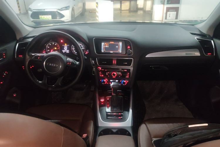 Used Audi Q5 2013 40 TFSI Technology Edition Center Console