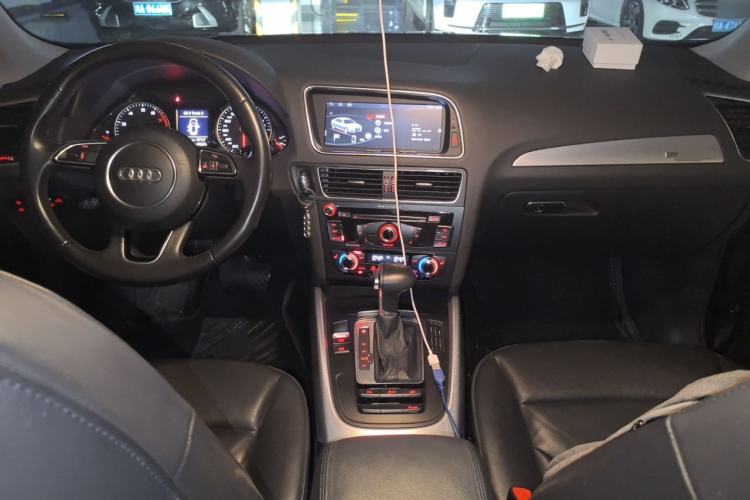 Used Audi Q5 2013 40 TFSI Technology Edition Center Console