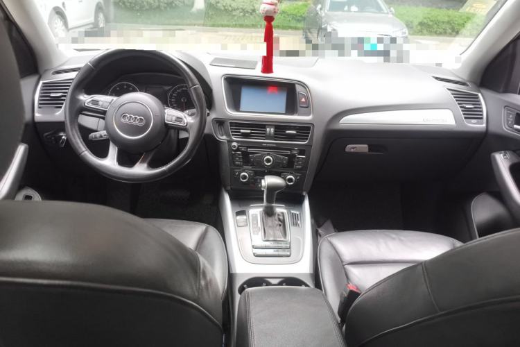 Used Audi Q5 2013 40 TFSI Technology Edition Center Console