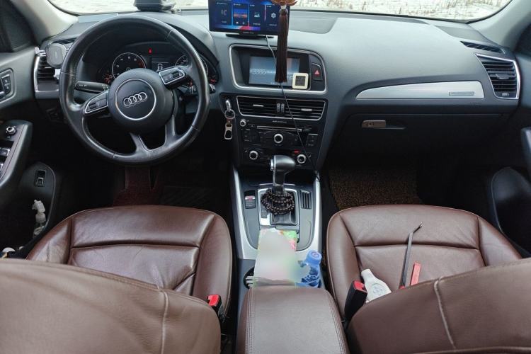 Used Audi Q5 2013 40 TFSI Technology Edition Center Console