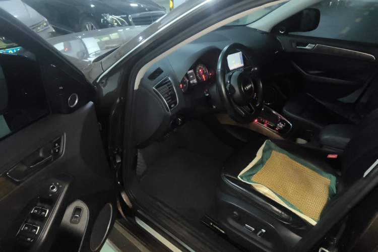 Used Audi Q5 2013 40 TFSI Comfort Edition Driver Seat