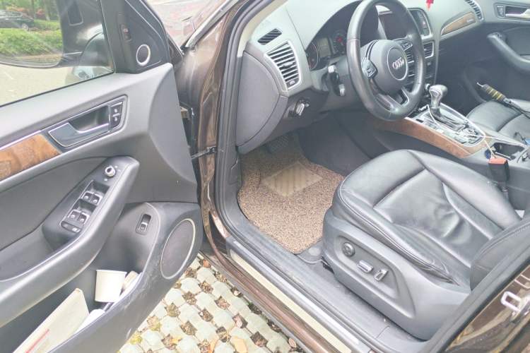 Used Audi Q5 2013 40 TFSI Comfort Edition Driver Seat