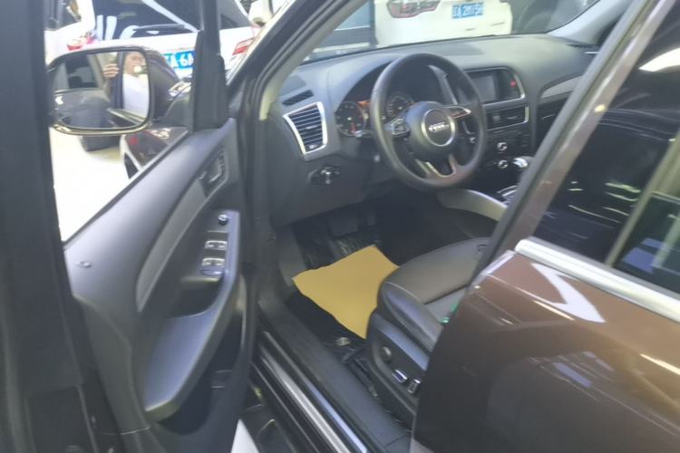 Used Audi Q5 2013 40 TFSI Ambition Driver Seat