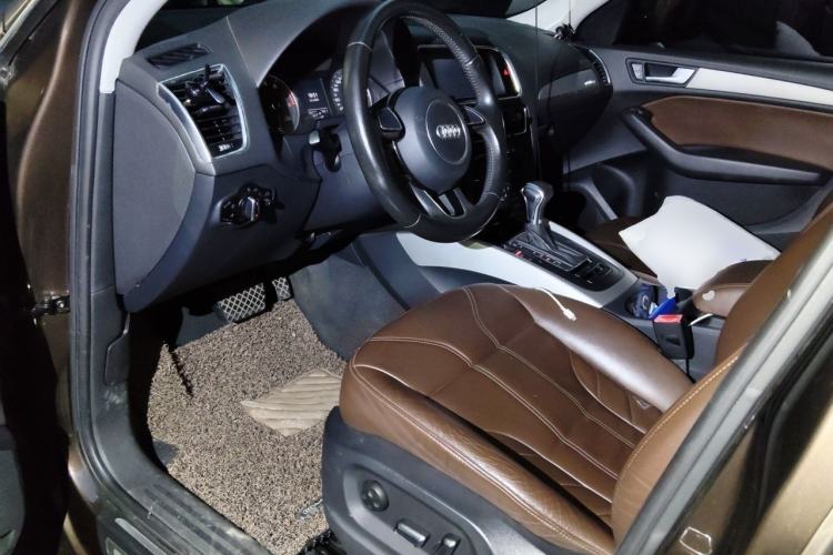Used Audi Q5 2013 40 TFSI Ambition Driver Seat