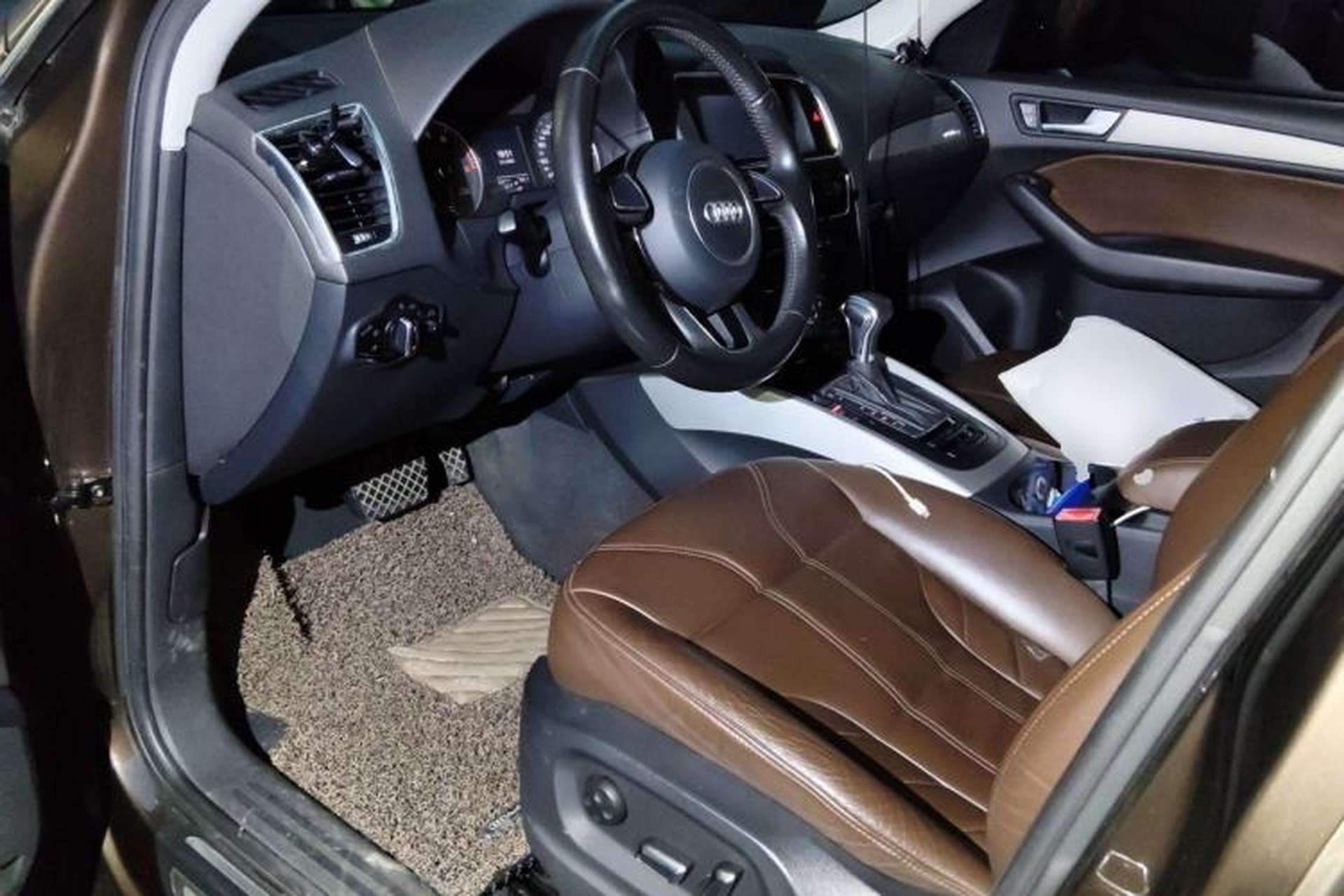 Used Audi Q5 2013 40 TFSI Ambition Driver Seat