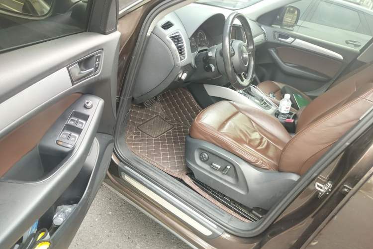 Used Audi Q5 2013 40 TFSI Technology Edition Driver Seat