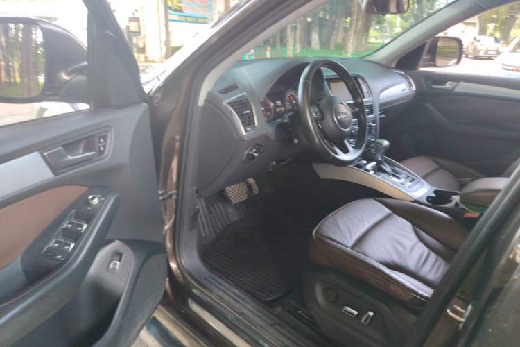 Used Audi Q5 2013 40 TFSI Technology Edition Driver Seat