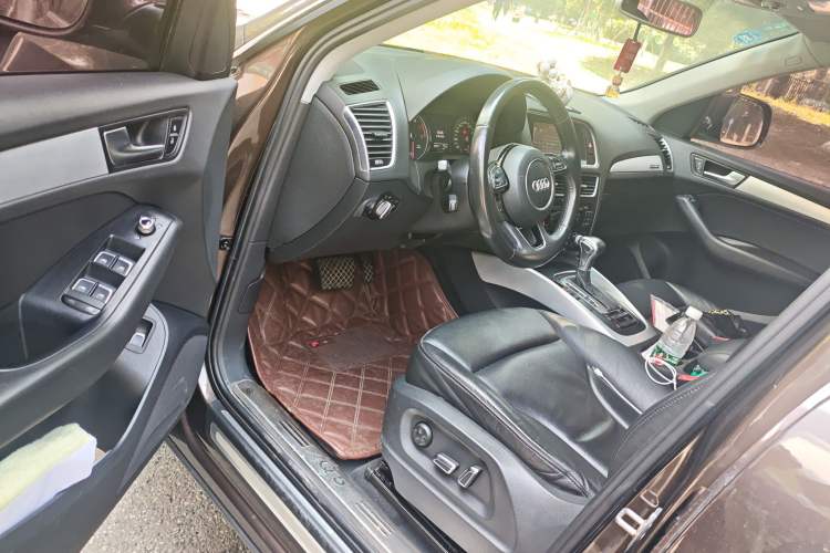 Used Audi Q5 2013 40 TFSI Technology Edition Driver Seat