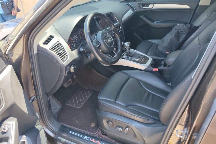 Used Audi Q5 2013 40 TFSI Technology Edition Driver Seat