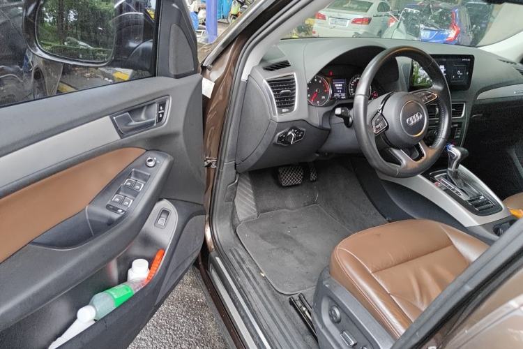 Used Audi Q5 2013 40 TFSI Ambition Driver Seat