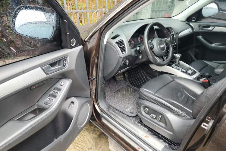 Used Audi Q5 2013 45 TFSI quattro Sport Edition Driver Seat