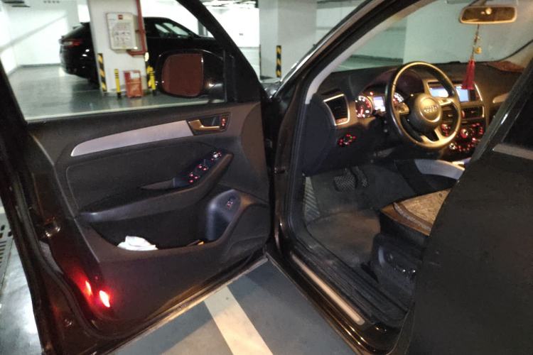 Used Audi Q5 2013 40 TFSI Technology Edition Driver Seat