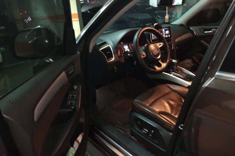 Used Audi Q5 2013 40 TFSI Technology Edition Driver Seat