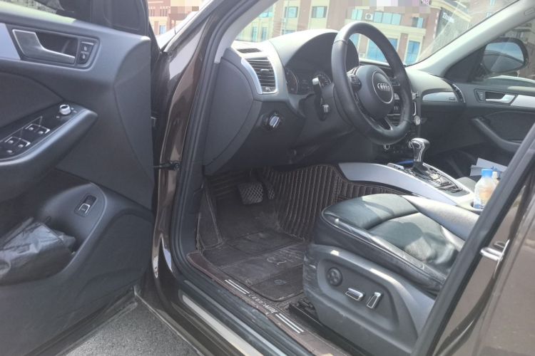 Used Audi Q5 2013 40 TFSI Technology Edition Driver Seat