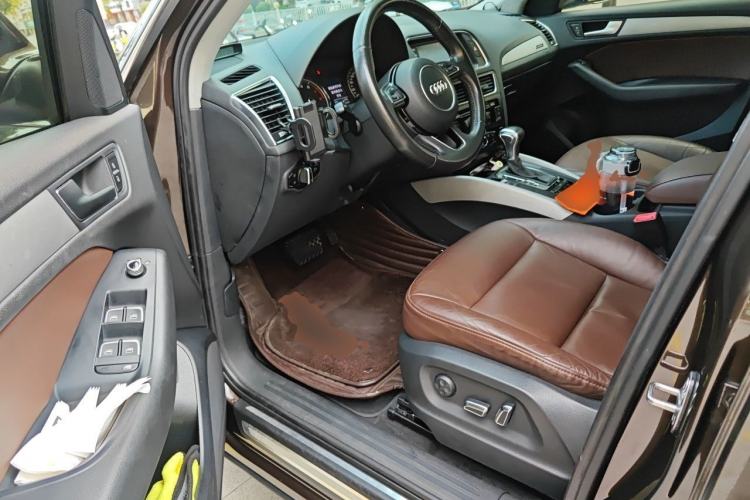 Used Audi Q5 2013 40 TFSI Ambition Driver Seat
