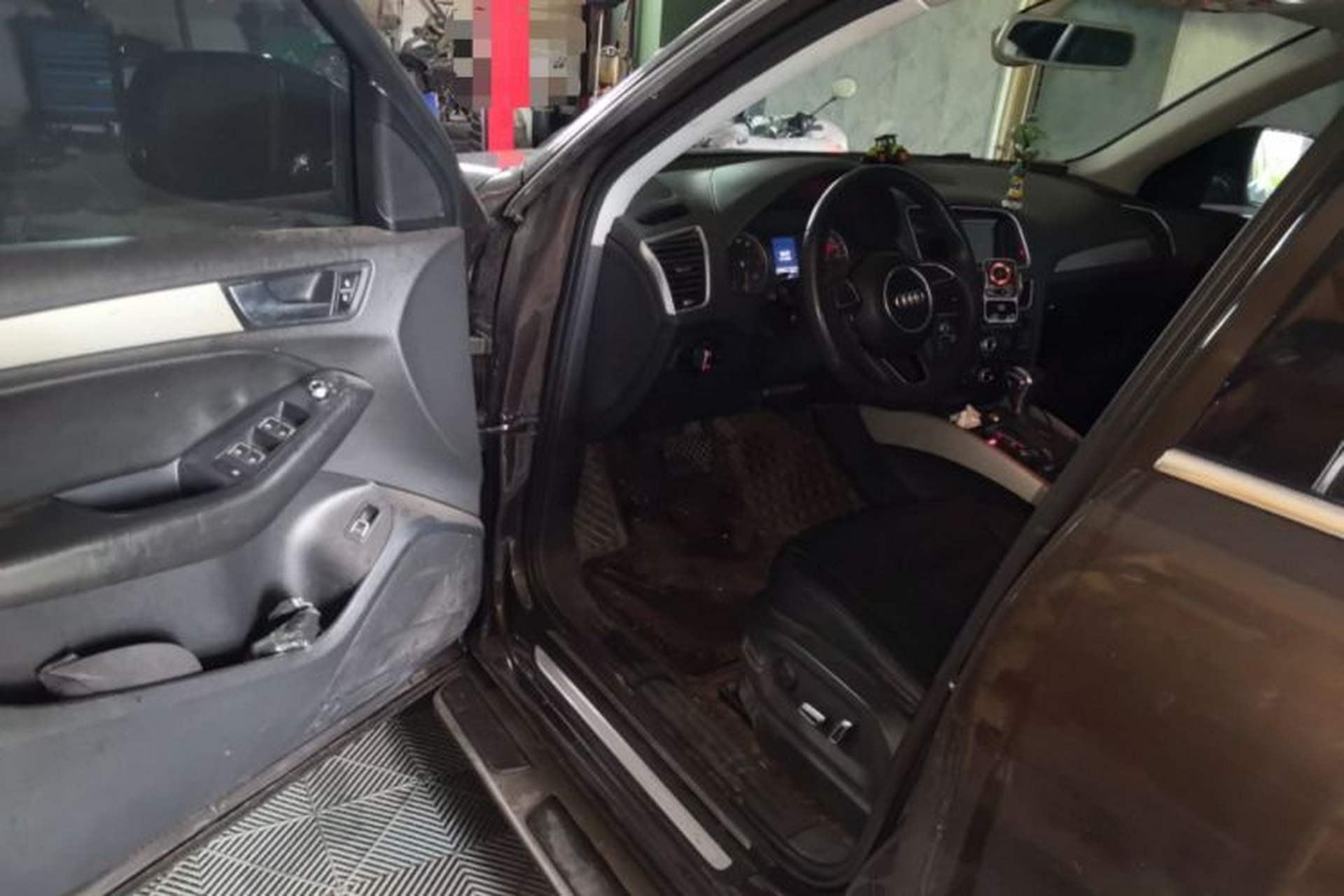 Used Audi Q5 2013 40 TFSI Ambition Driver Seat