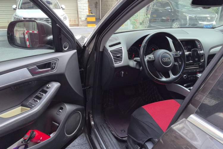 Used Audi Q5 2013 45 TFSI quattro Sport Edition Driver Seat